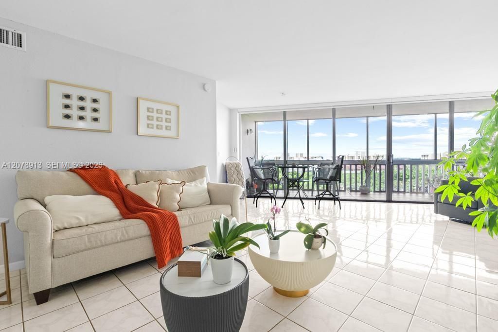 6901 Environ Boulevard 7F, Lauderhill, FL 33319