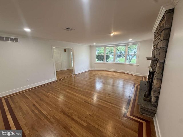 7949 ROLLING GREEN RD, Cheltenham, PA 19012