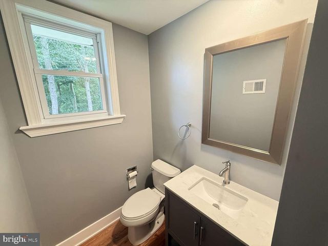 7949 ROLLING GREEN RD, Cheltenham, PA 19012