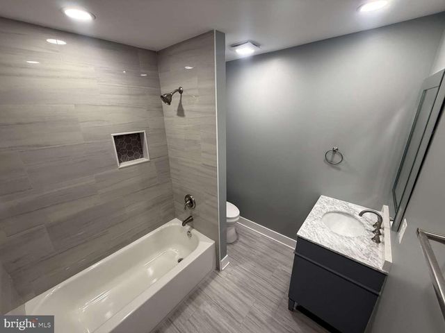 7949 ROLLING GREEN RD, Cheltenham, PA 19012