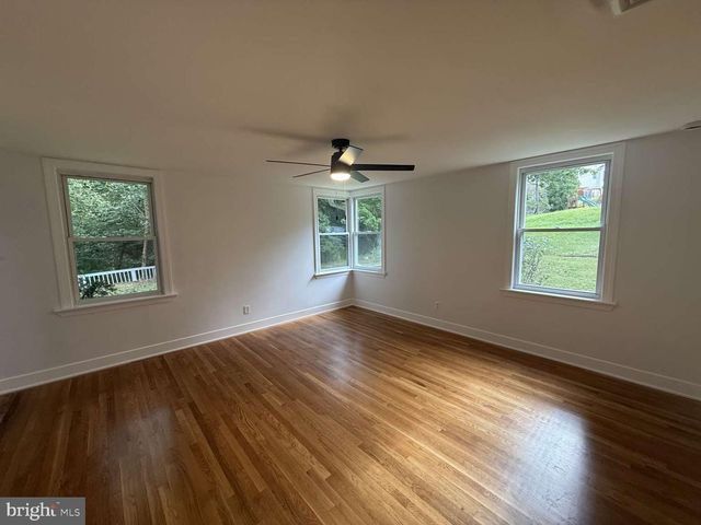 7949 ROLLING GREEN RD, Cheltenham, PA 19012