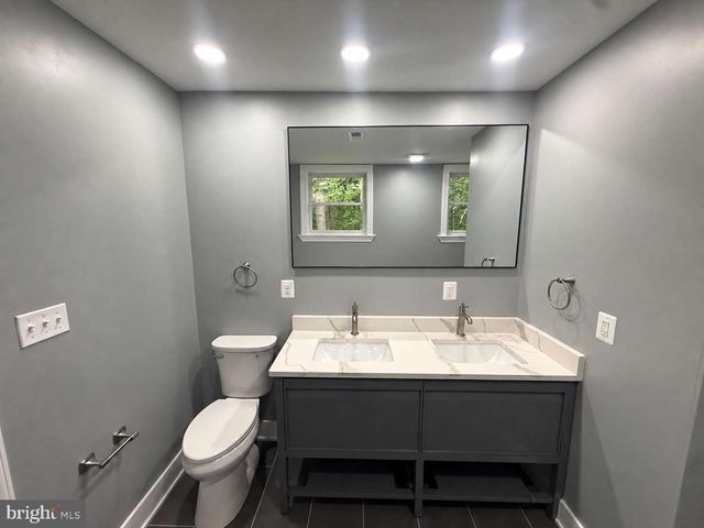 7949 ROLLING GREEN RD, Cheltenham, PA 19012