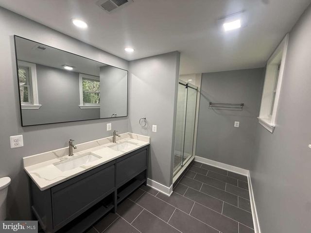 7949 ROLLING GREEN RD, Cheltenham, PA 19012
