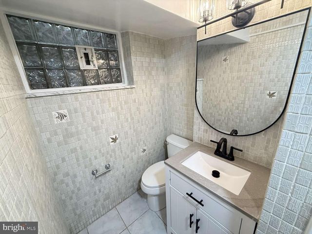 7949 ROLLING GREEN RD, Cheltenham, PA 19012