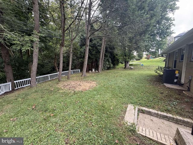 7949 ROLLING GREEN RD, Cheltenham, PA 19012