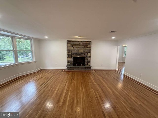 7949 ROLLING GREEN RD, Cheltenham, PA 19012