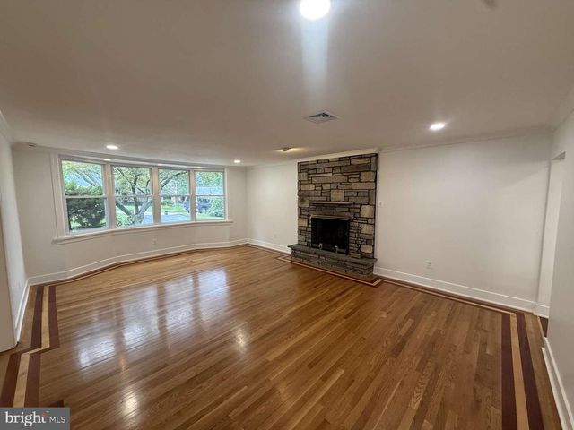 7949 ROLLING GREEN RD, Cheltenham, PA 19012