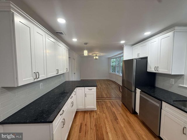 7949 ROLLING GREEN RD, Cheltenham, PA 19012