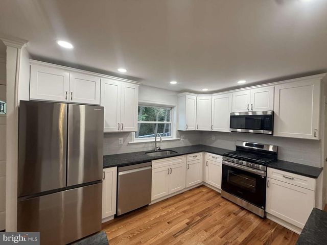 7949 ROLLING GREEN RD, Cheltenham, PA 19012