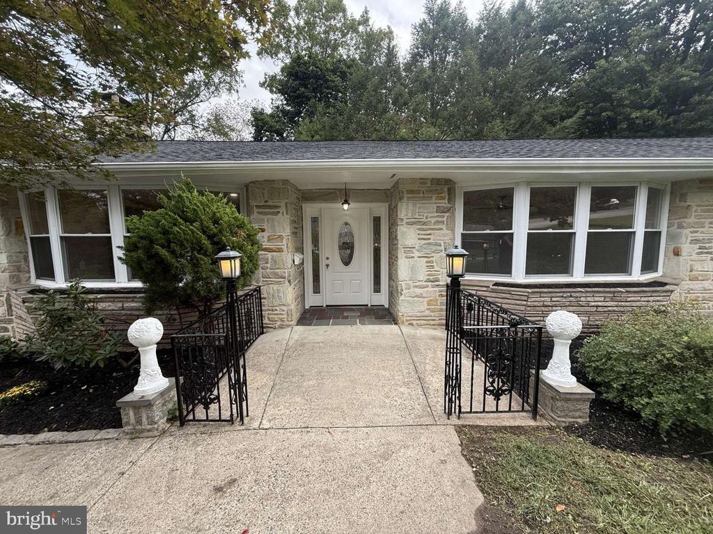 7949 ROLLING GREEN RD, Cheltenham, PA 19012 — photo 2