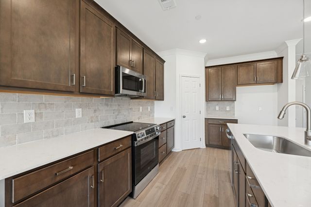 2974 Sharpstone Drive, Columbia, TN 38401