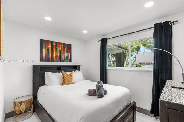 390 NW 40th St, Deerfield Beach, FL 33064