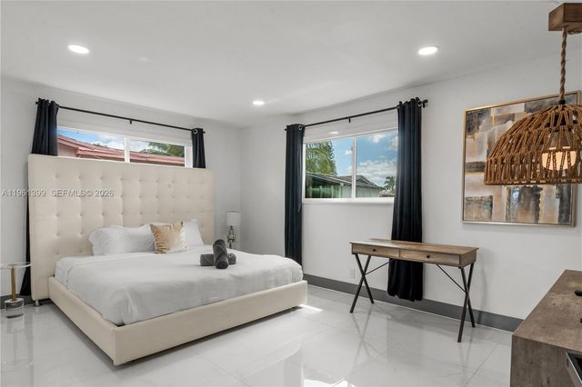 390 NW 40th St, Deerfield Beach, FL 33064