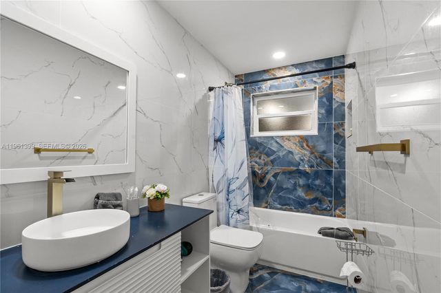 390 NW 40th St, Deerfield Beach, FL 33064