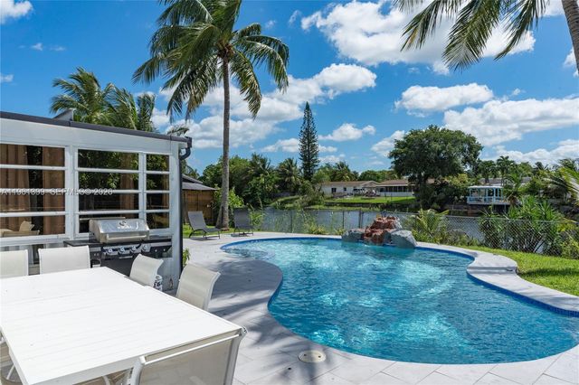 390 NW 40th St, Deerfield Beach, FL 33064