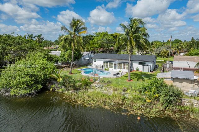 390 NW 40th St, Deerfield Beach, FL 33064