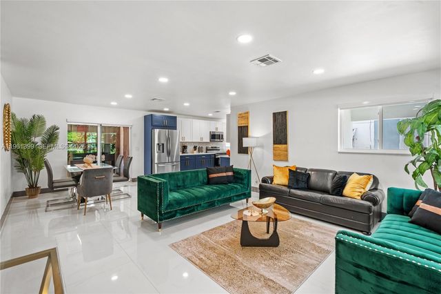 390 NW 40th St, Deerfield Beach, FL 33064