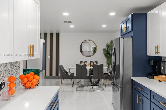 390 NW 40th St, Deerfield Beach, FL 33064