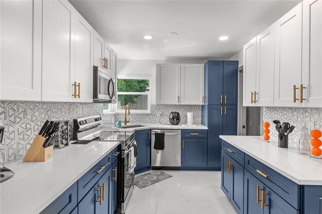 390 NW 40th St, Deerfield Beach, FL 33064