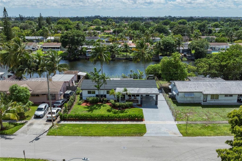 390 NW 40th St, Deerfield Beach, FL 33064