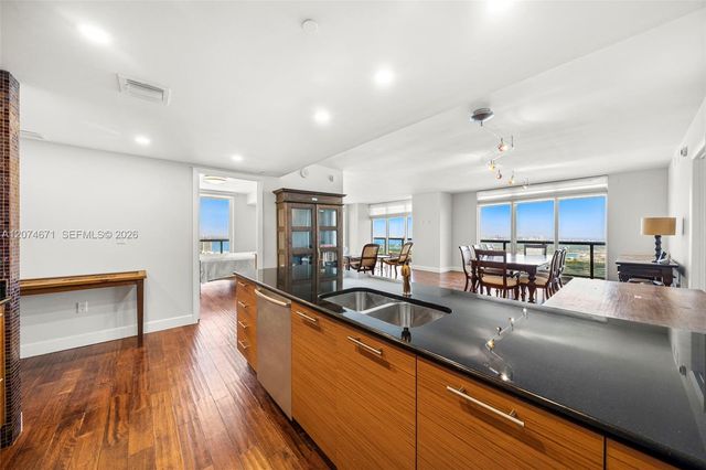 50 Biscayne Boulevard 4402, Miami, FL 33132