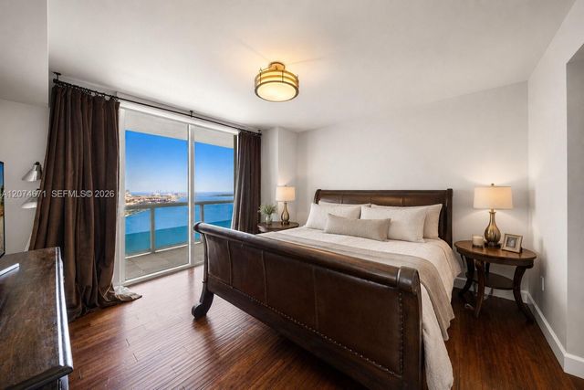 50 Biscayne Boulevard 4402, Miami, FL 33132