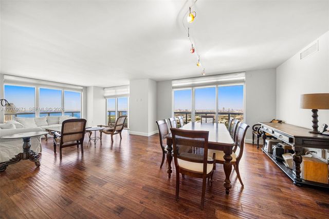 50 Biscayne Boulevard 4402, Miami, FL 33132
