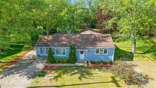 1170 E Pontaluna Road, Norton Shores, MI 49456