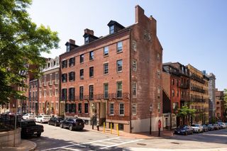 2 Derne Street, Boston, MA 02114