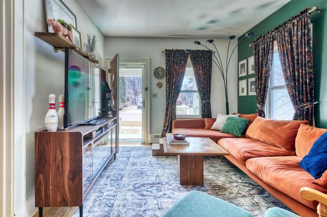 712 Hamilton AVENUE, Waukesha, WI 53186