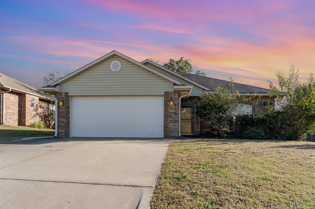 2253 Gray Dove Drive, Shawnee, OK 74804