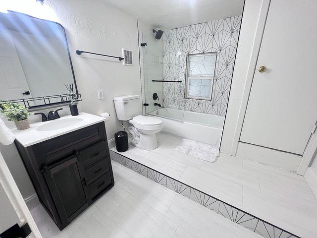 3508 Clarkson Ave A, Austin, TX 78722