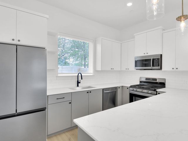 7208 Providence Ave 3, Austin, TX 78752