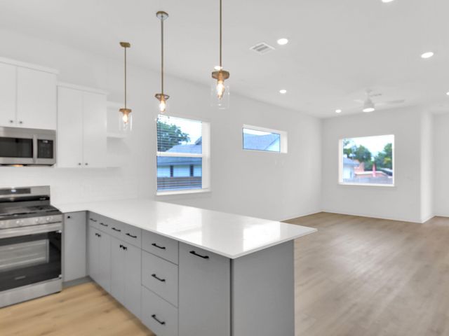 7208 Providence Ave 3, Austin, TX 78752