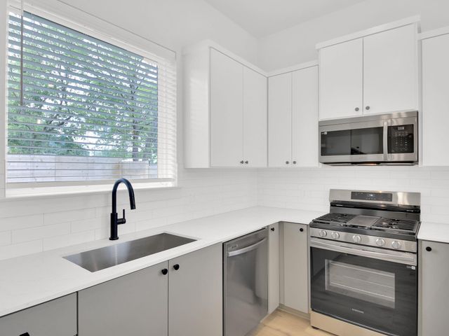 7208 Providence Ave 3, Austin, TX 78752
