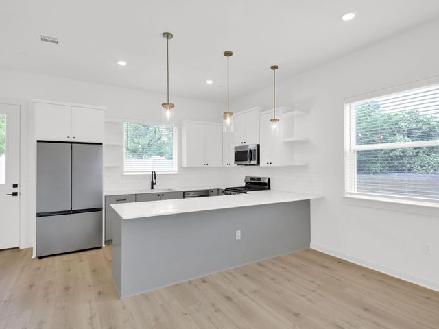 7208 Providence Ave 3, Austin, TX 78752