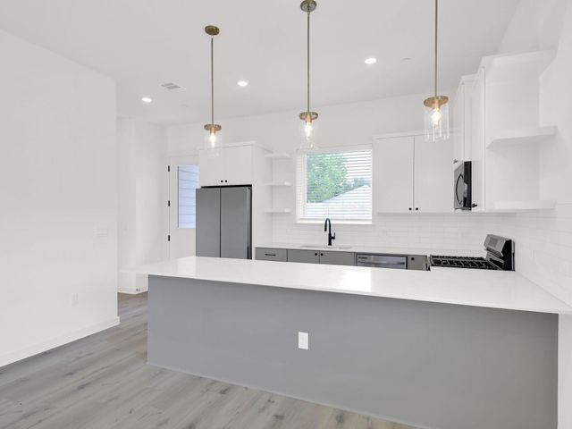 7208 Providence Ave 3, Austin, TX 78752