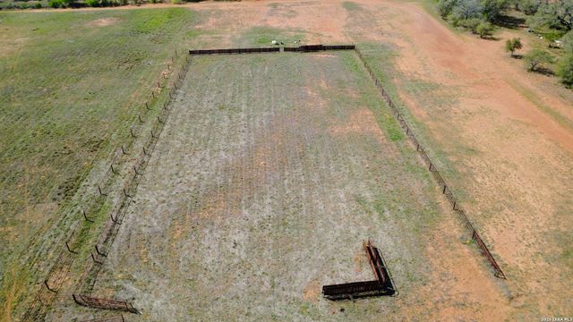 3262 Cr 429, Pleasanton, TX 78064