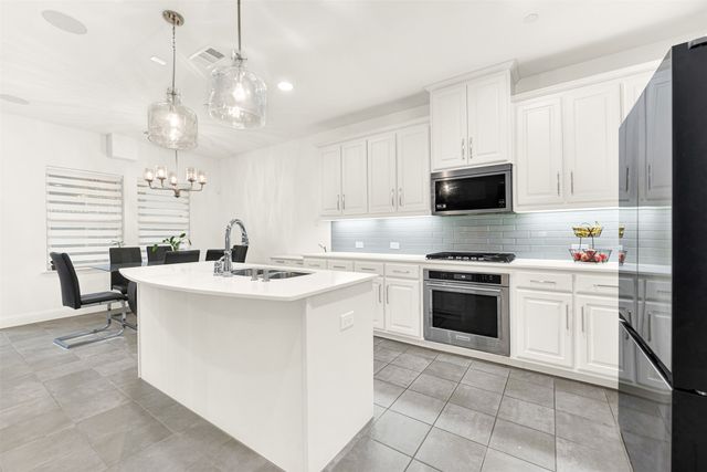 108 Canonbury Drive, Lewisville, TX 75067