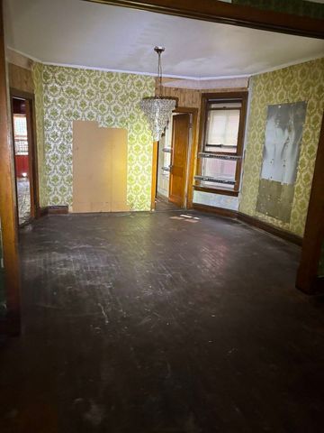 6331 S Winchester Avenue, Chicago, IL 60636