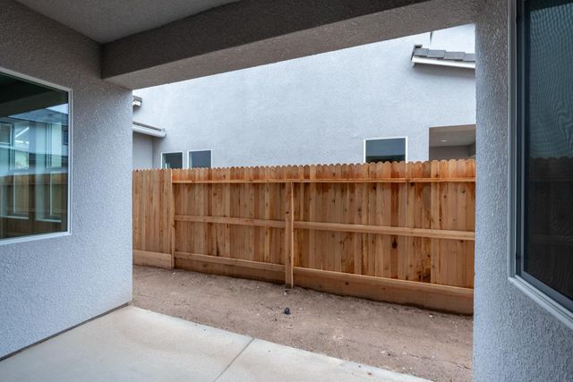 347 Peters Lane S, Madera, CA 93636