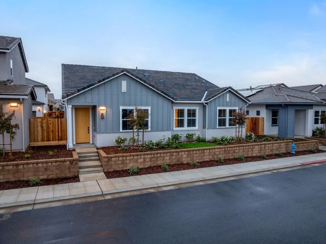 347 Peters Lane S, Madera, CA 93636