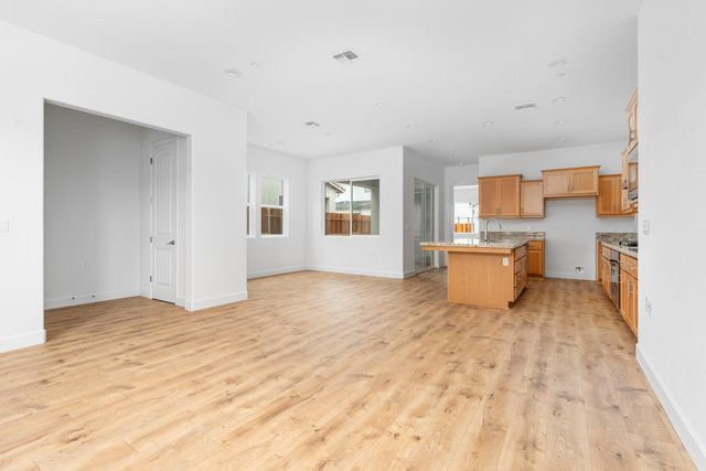 347 Peters Lane S, Madera, CA 93636