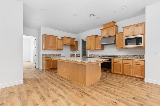 347 Peters Lane S, Madera, CA 93636