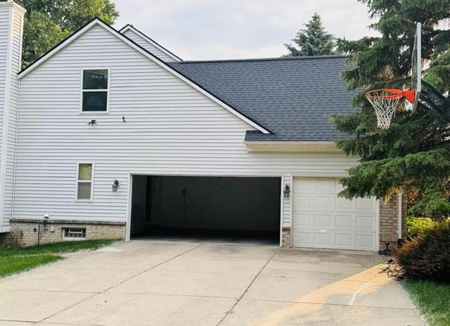 29301 Morningview Street 86, Farmington Hills, MI 48331