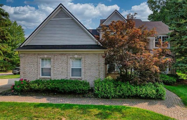 29301 Morningview Street 86, Farmington Hills, MI 48331