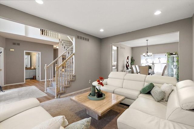 29301 Morningview Street 86, Farmington Hills, MI 48331