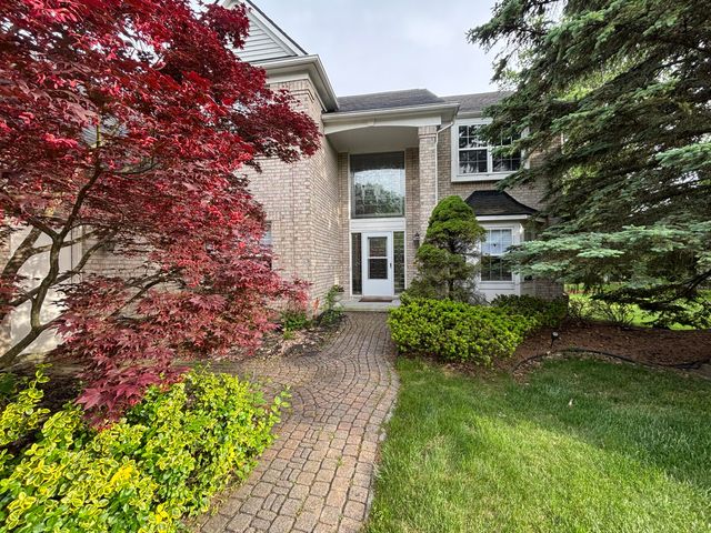 29301 Morningview Street 86, Farmington Hills, MI 48331