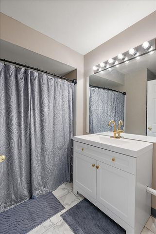 29301 Morningview Street 86, Farmington Hills, MI 48331