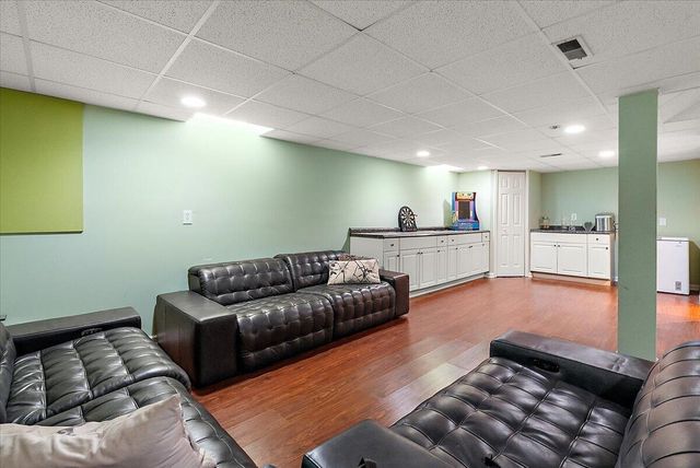 29301 Morningview Street 86, Farmington Hills, MI 48331